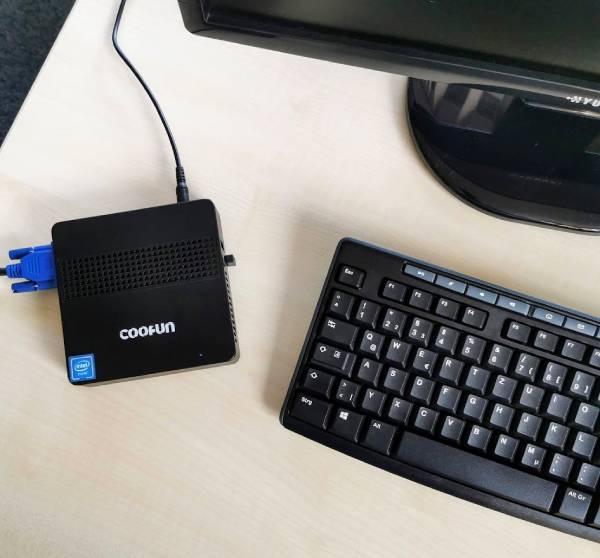 Foto eines Mini-Stromspar PCs im Einsatz Bild Mini PC